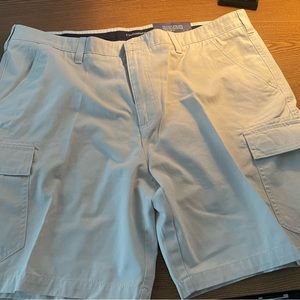 Croft & Barrow Men’s Flex Waist Cargo Shorts, Size 42, new with tags.